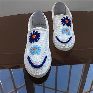 گیوه دستبافت زنانه گلدوزی آبی و سرمه ای سوغات کرمانشاه