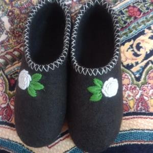 پاپوش زنانه گلدوزی شده