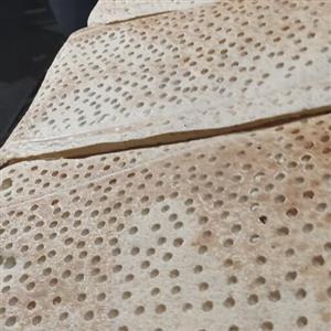 نان خشک لواش سبوسدار ترکیبی تولید شده از آرد کامل جو و آرد کامل گندم مناسب برای رفع قند و گوارش به وزن تقریبی 7 کیلو