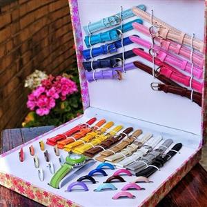 پک ساعت رنگی دخترانه با 21 بند رنگی  ساعت چند بند  و 21 حلقه رنگی قابل تعویض و جعبه مخصوص مناسب کادو روز دختر