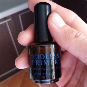 پرایمر غیر اسیدی مناسب ناخن کارها. حجم محصول 15 میلی لیتر میباشد