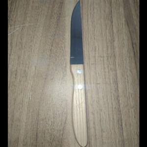 چاقو تیز دسته چوبی