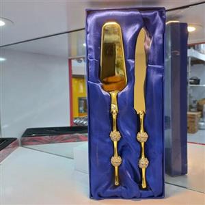 کارد کیک بری طلایی رنگ ثابت خارجی با دسته نگین کاری