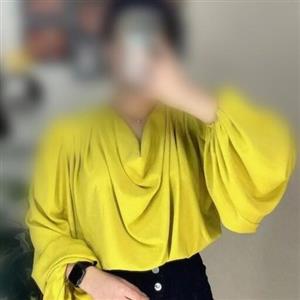 شومیز نیم تنه یقه شل جنس الیزه رنگ بندی مشکی سبز سرخابی سایز  1 تا 3 پایین تنه و آستین کش دار مناسب همه سنین و....