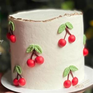 کیک مدرن باتزیینات گیلاسی
