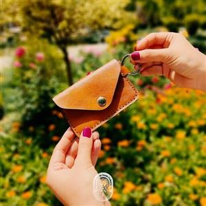 جا کارتی چرم طبیعی دست دوز آلا مدل لیا با حلقه کلید