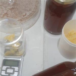 ژل رویال صد گرم + 2 کیلو معجون فوق مخصوص حلوا پسته دارای آهن