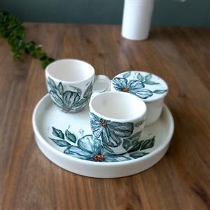 ست چایخوری دو نفره کد 718جنس سرامیک دستسازنقاشی شده با دست به سبک زیرلعابیشامل دو عدد فنجان و یک عدد