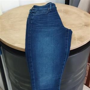 شلوار جین اسلیم فیت زنانه مارک guess قد 100 وارداتی