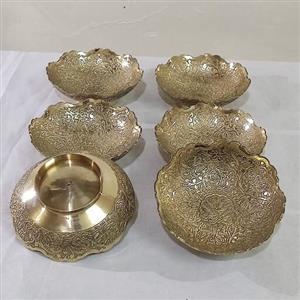 پیاله برنجی ( برنز ) هندی یک دست شش عددی لبه قلعه طرح طاووس دو رو قلم دست جدید با کیفیت بسیار بالا و سطح کیفیتی درجه یک