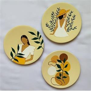 دیوارکوب سفالی طرح مینیمال زن کد 03 مجموعه سه عددی (دست ساز)