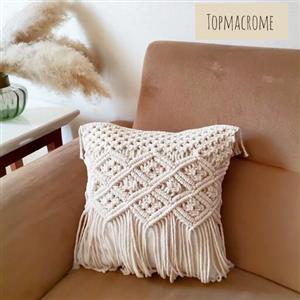 کوسن مکرومه بافی بافته شده از نخ مکرومه تابیده جنس پارچه کوسن متقال پنبه درجه یک پر شده از الیاف ویسکوز درجه یک