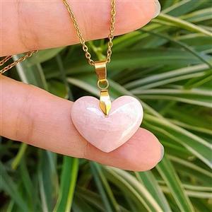 گردنبند قلب رز کوارتز  دخترانه (کوارتز صورتی همدان) با زنجیر استیل