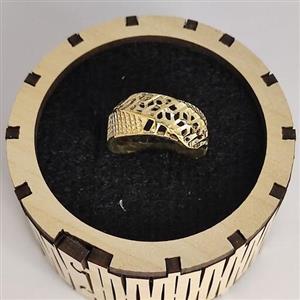 انگشتر طرح طلا تراش دار زنانه به همراه جعبه چوبی