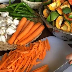 ترشی انبه باروغن زیتون تند وتیز پر ادویه مخصوص
