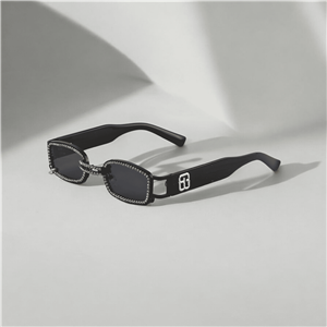 عینک آفتابی زنانه جنتل مانستر پرسینگ دار و نگین دار ارسال رایگان