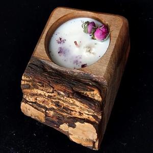 شمع چوبی پارافین گیاهی معطر با تزئین غنچه گل محمدی 