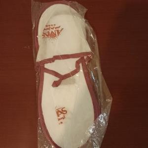 دمپایی سفید پارچه ای هتلی بیمارستانی نرم