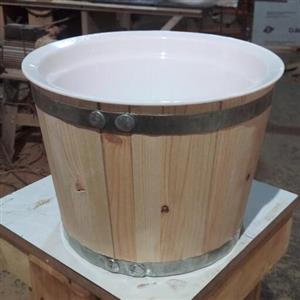 سطل چوبی با 2تسمه محکم کننده  گالوانیزه وتشت پلاستیکی  مخصوص قطر 27 سانتی