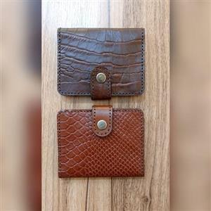 جا کارتی دکمه دار با چرم طبیعی  بزی و دستدوز