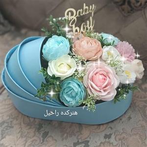 باکس گل طرح گهواره نوزاد .همراه با گل های وارداتی زیبا و با کیفیت