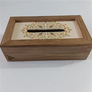 جعبه  دستمال چوبی با روکش پارچه مخمل کوبیده طرح دلنواز کرم  آرتمان
