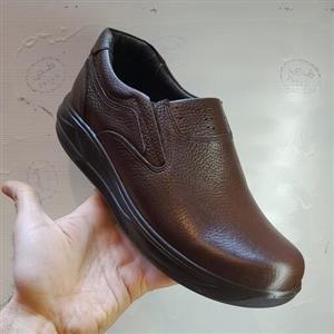 کفش مردانه راحتی تمام چرم طبیعی پوست خالص گاو طبی روزمره تولید کارخانه ای تبریز مخصوص کمر زانو پاشنه پا پیاده روی بی بند