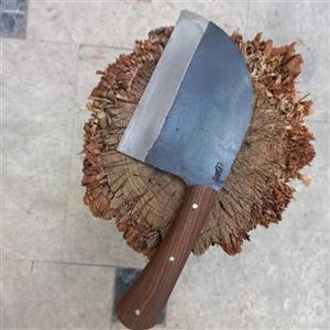 ساطور صربستانی مخصوص طعبیت گردی آشپزی جنس تیغه فولاد فنر دسته چوب جنگل  برای 5 عدد میباشد