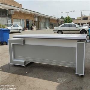 میز مدیریت لیندا ال دار