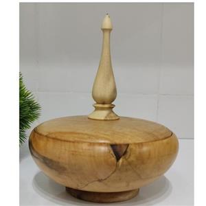 شکلات خوری در دار چوبی 