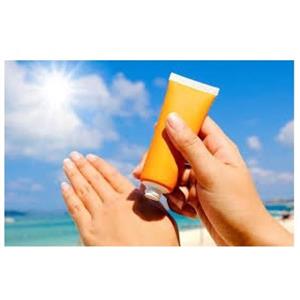 کرم ضد آفتاب مینرال رنگی با کاور بالا فاقد چربی SPF50 سلوسیا (پوست مختلط و چرب)