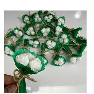 گیفت دسته گل عید غدیر مناسب غدیر و روز پدر  گل فومی و اویز کنفی
