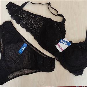ست سوتین و شورت فنردار دانتل مشکی سایز 105 تی ار تی