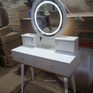 میز ارایش رنگ صدفی چراغ دار MDF