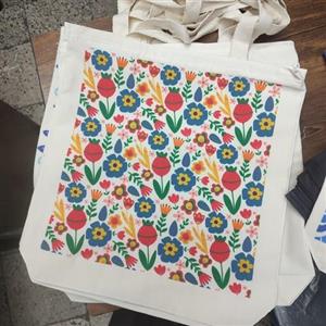 کیسه ی  یا ساک پارچه ای ( توت بگ) درب زیپ دار چاپی رنگ ثابت بسته پنجاه عددی سایز چهل در چهل طرح رندوم