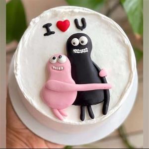 بنتو کیک مدل آغوشی 300 گرمی با فیلینگ موز و گردو ارسال با پیک