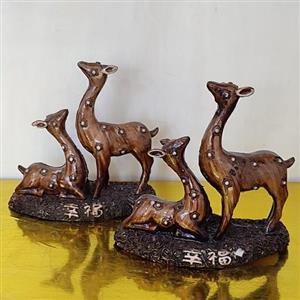 مجسمه ی پلی استر آهو ی عاشق