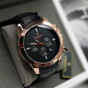 ساعت مچی مردانه برند رومانسون زوریخ  ساخت سفارشی با کیفیت بسیار عالی  دارای سه موتور فعال روزشمار  بند چرم و کلی امکانات