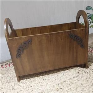 جا کتابیو یا جا روزنامه ایی دسته دار چوبی