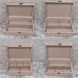 جعبه چوبی درب دار  تقسیم دار خام و بدون رنگ مناسب نظم دهی برای وسایل خیاطی و هنری رنگاچوب