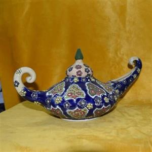 چراغ جادو سفالی.در دو رنگ ابی وسبز.طرح میناکاری.کوره رفته .قابل استفاده.رنگ ثابت.