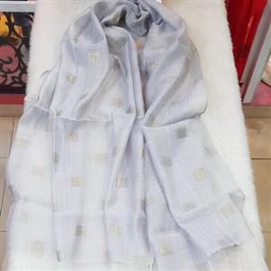 شال مجلسی خاکستری ویسکوز شاین طلا کوب شده دور دوز اصلا لیز نیست