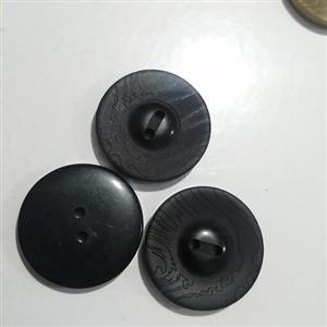 دکمه لباس  بزرگ طرح دایره مشکی  بسته 3 عددی
