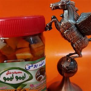 ترشی انبه روغنی.تهیه شده از بهترین نوع انبه باغات میناب به همراه ادویه معطر و روغن