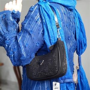 کیف پرادا نگین دار،شیک ومجلسی، وارداتی،کیفیت تضمینی،داری بند بلند زنجیری،قابل استفاده هم به صورت دستی وهم به صورت دوشی