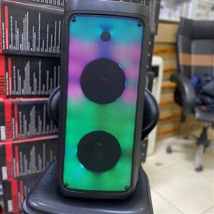 اسپیکر zqs مدل 8215 باطری 6000 میلی آمپری و دو باند 20 وات میکروفن وایرلس هم دارد