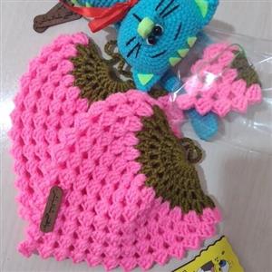 دستگیره ی بافتنی توت فرنگی  رنگ صورتی اندازه متوسط