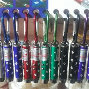اسباب بازی لیزر پوینتر.3 کاره (لیزر .چشمک زن.ثابت)دارای حالتهای نوری قرمز.بنفش .سفید .ثابت