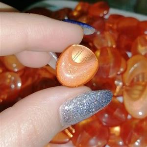 دکمه لباس نارنجی رگه اکلیلی در دو سایز دایره اکلیلی شیشه ای  ،بسته  تکی