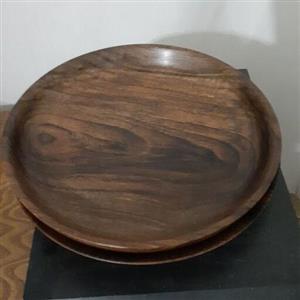 پیش دستی چوبی بسیار عالی کاملا دست ساز و فوق العاده نه تنها قابل استفاده هستش بلکه دکوری هم استفاده میشه